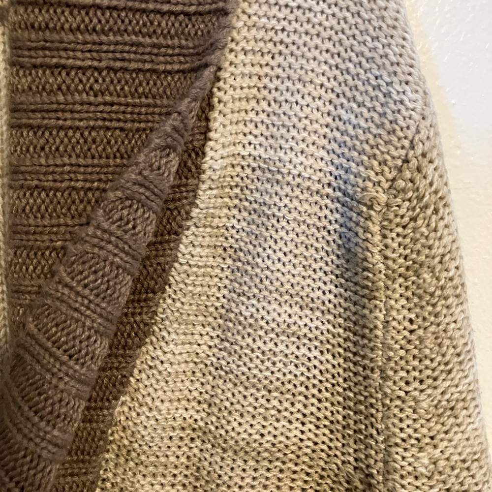 Boy meets girl, large brown shawl, collar, toggle cardigan, chunky knit sweater - Picture 3 of 5